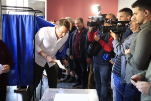 Σε ακραίο πολεμικό κλίμα οι εκλογές συνέδρων ΣΥΡΙΖΑ: Θέλουν να φύγετε χωρίς να ψηφίσετε, λέει ο Κασσελάκης - εικόνα 5