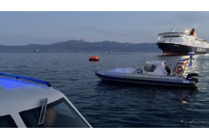 Στα 40 μέτρα το ναυάγιο του "Corsage C" βόρεια της Άνδρου - Δύο συλλήψεις, καταδύσεις δυτών και αντιρρύπανση υδάτων - εικόνα 4