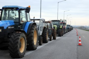 Αποφασισμένοι οι αγρότες: Eνισχύουν τα μπλόκα με τρακτέρ - Έκλεισαν τα τελωνεία Προμαχώνα και Ευζώνων - εικόνα 7