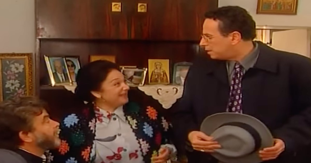 Συγκίνηση στην κηδεία της "παπαδιάς" από το Καφέ της Χαράς: Ήταν εκεί Ρώμας, Μπιμπίλας και Χατζησοφιά [εικόνες] - εικόνα 9