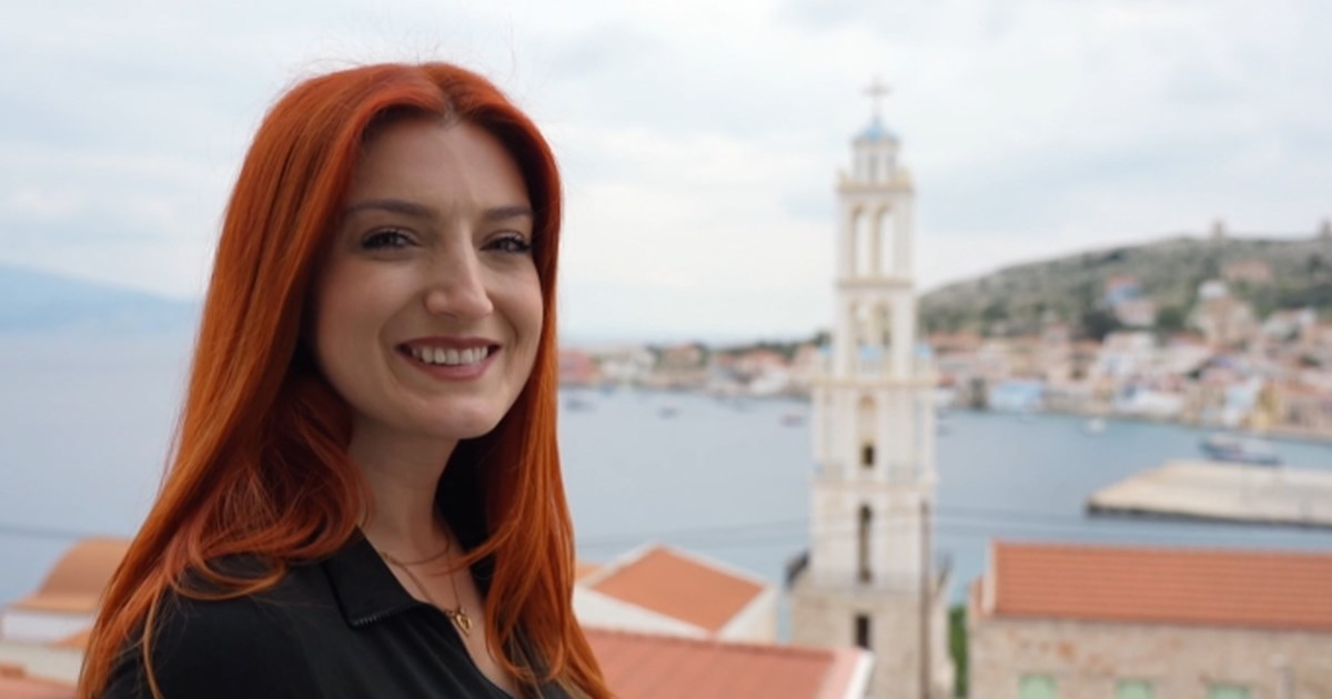 Αφησε κόρη και σύζυγο στη Λάρισα για να διδάξει στη Χάλκη: Εκπαιδευτικός περιγράφει πώς η μοίρα την έφερε στο μικρό νησί