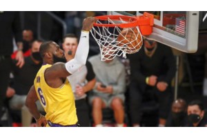 NBA : Νέο διετές συμβόλαιο με τους Λέικερς ο ΛεΜπρόν Τζέιμς