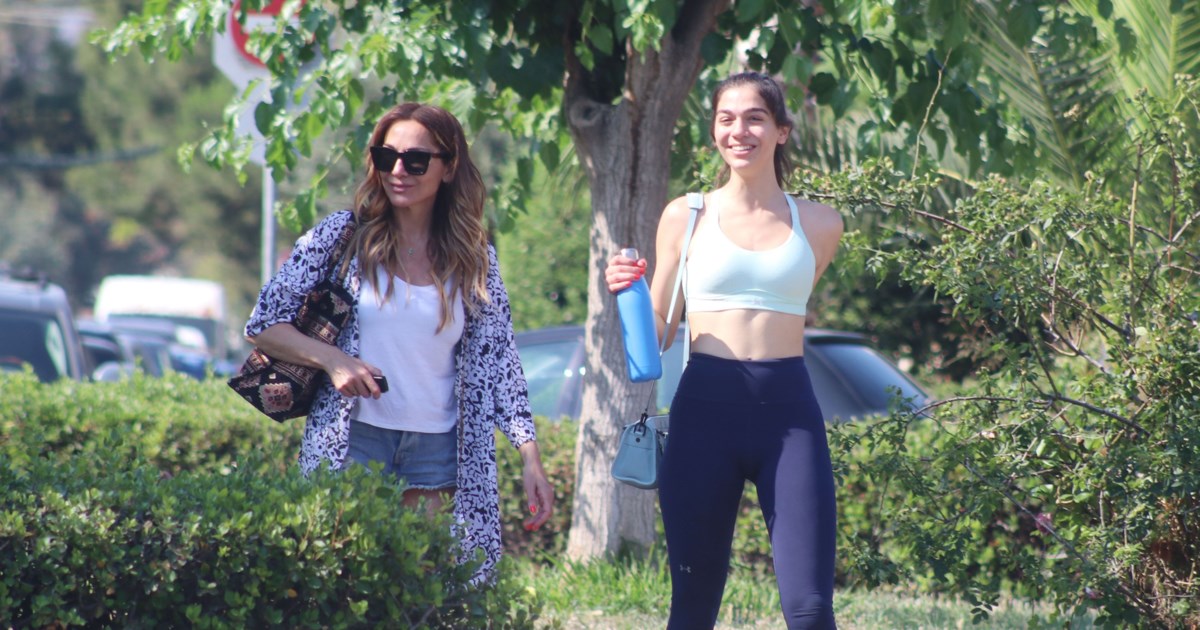 Αμετακίνητη η Βανδή: Προσβολή να τραγουδήσω με φόντο γιγαντοαφίσα του Κεμάλ 50 χρόνια από την τουρκική εισβολή στην Κύπρο