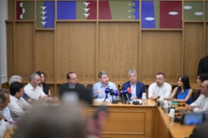 Δέσμευση Ανδρουλάκη για κατάργηση προσωπικής διαφοράς, νέο ΕΚΑΣ, μείωση εισφορά αλληλεγγύης, παρεμβάσεις σε συντάξεις χηρείας