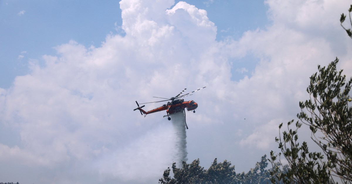 Φωτιά στην Τανάγρα: Στη μάχη ισχυρές επίγειες δυνάμεις, αεροσκάφη και ελικόπτερα