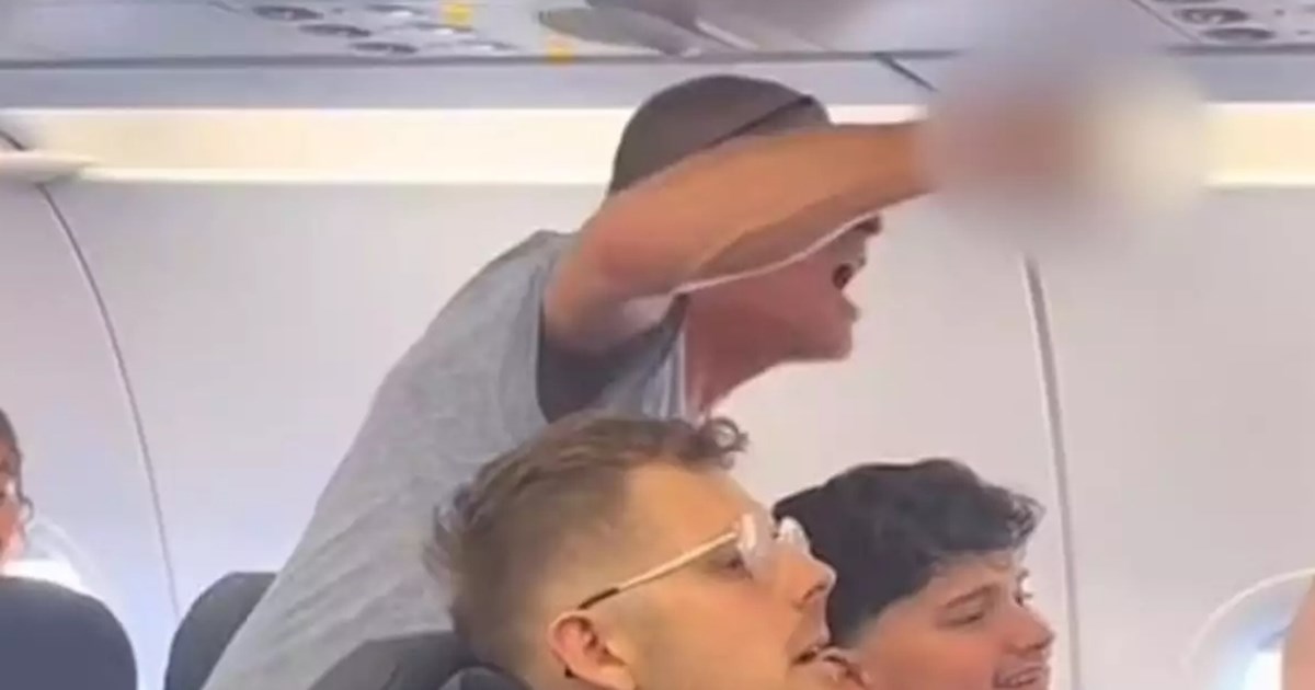 Αγωνία στον αέρα: Επιβάτης προσπάθησε να ανοίξει την πόρτα του αεροσκάφους, τον άρπαξαν και τον ξυλοκόπησαν μέχρι λιποθυμίας