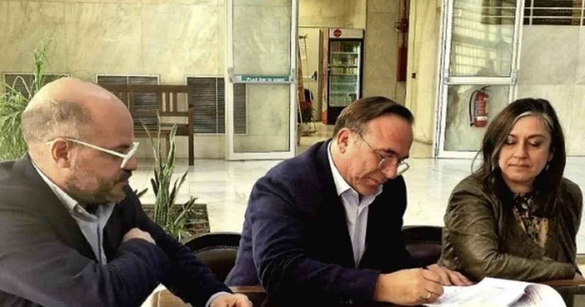 Μαρία Βασιλάκου: Ποια είναι η οικολόγος δίπλα στον Πέτρο Κόκκαλη που είπε "όχι" στον Γιώργο Παπανδρέου