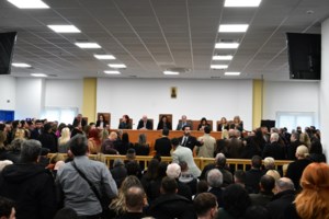 Παραινέσεις Κικίλια: Η αίθουσα της δίκης των Τεμπών δεν πληρεί τις προϋποθέσεις - "Οι υπεύθυνοι να βρουν λύση" - εικόνα 3