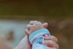 Λάρισα: Μωρό 18 μηνών στη ΜΕΘ σε κρίσιμη κατάσταση - Έχει εγκαύματα από καυτό λάδι