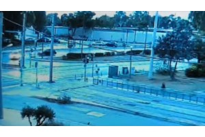 Απίστευτο βίντεο: Η στιγμή που οδηγός λεωφορείου κάνει αναστροφή στην Αθηνών - Σουνίου