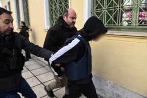 Ασπρόπυργος: Επεισόδια με πετροπόλεμο το βράδυ της Κυριακής - Τραυματίστηκε αστυνομικός