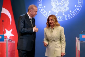 Μελόνι: Θέλω να ξανακατέβω στις επόμενες εκλογές - Υγιής ο ανταγωνισμός μας με τον Μακρόν