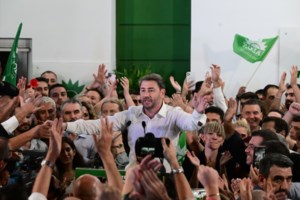 Η μάχη του Κέντρου: Γιατί η ανάκαμψη του ΠΑΣΟΚ απειλεί την πλειοψηφία του Μητσοτάκη