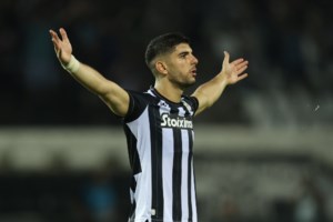 Copa Libertadores: Άγριο ξύλο και δακρυγόνα στο ματς Ατλέτικο Μινέιρο – Σαν Λορέντσο