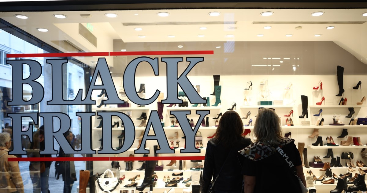 Η Black Friday …μετατέθηκε το Σάββατο: "Προσκύνημα" καταναλωτών στην Ερμού [βίντεο]