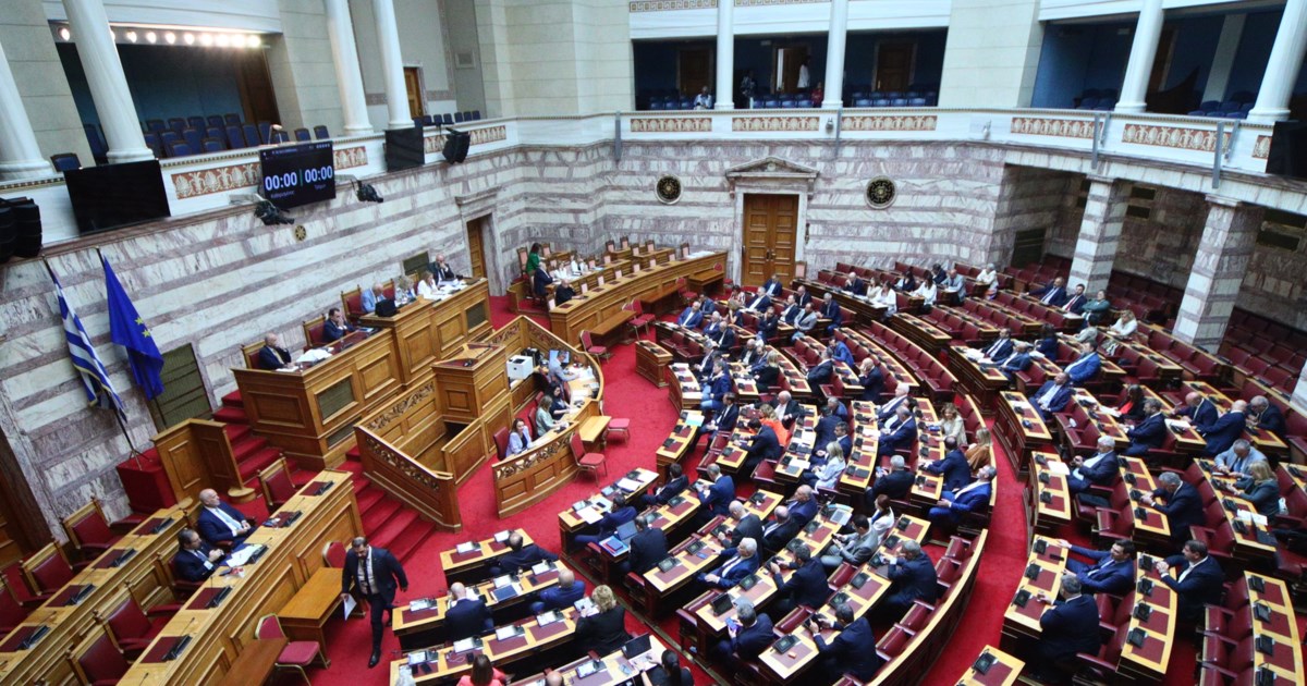 Συνάντηση Κυριάκου Μητσοτάκη με τον νέο γραμματέα της ΠΕ της ΝΔ Κώστα Σκρέκα - εικόνα 2