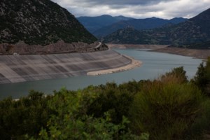 Η Αττική εκπέμπει SOS: Σε ιστορικό χαμηλό τα αποθέματα νερού - Αποκαρδιωτικές εικόνες στη λίμνη Μόρνου - εικόνα 6