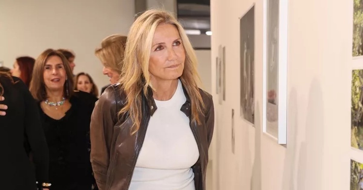 Η Μαρέβα Μητσοτάκη φόρεσε το πιο δημοφιλές παντελόνι της άνοιξης