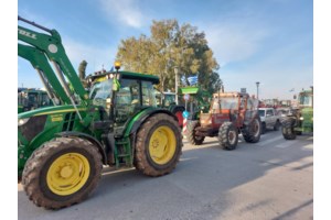 Μπλόκα αγροτών: Άνοιξαν οι παράδρομοι στον Μπράλο - Συνεχίζονται οι εκτροπές στο Κάστρο και την Θήβα