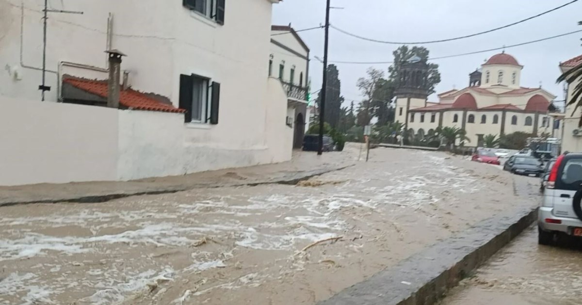 Ρόδος: Προβλήματα από ισχυρή βροχόπτωση στο νησί - Ακινητοποιημένα οχήματα σε κεντρικούς δρόμους