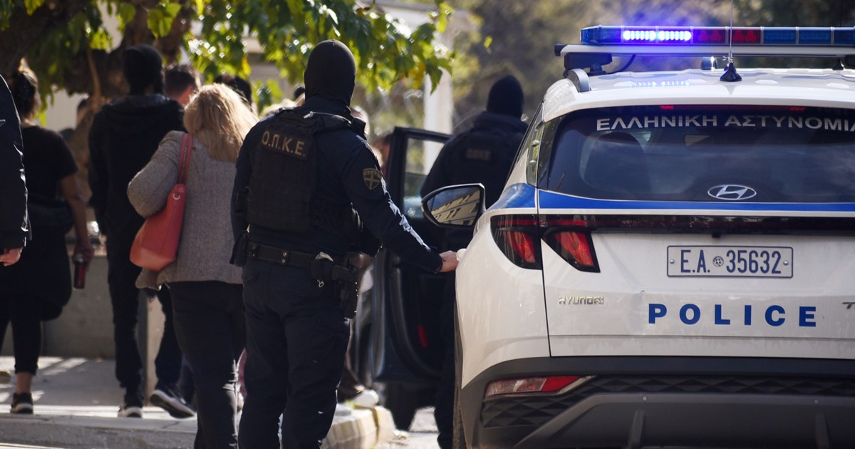 Προφυλακίστηκε ο Ρωμανός για το αποτύπωμα στη "γιάφκα" στους Αμπελόκηπους - Επεισόδια στην Ευελπίδων [εικόνες-βίντεο]