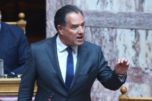 Οργή Καρυστιανού κατά Γεωργιάδη: Η χαμηλή ηθική σας δεν σας επιτρέπει να ακουμπάτε τα Τέμπη