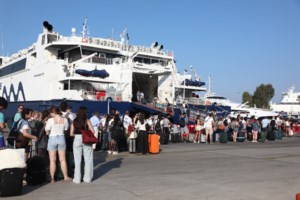 Μεγάλη έξοδος από τα λιμάνια της Αττικής: "Απόδραση" άνω των 110.000 επιβατών - Η "ακτινογραφία" της μαζικής φυγής - εικόνα 3