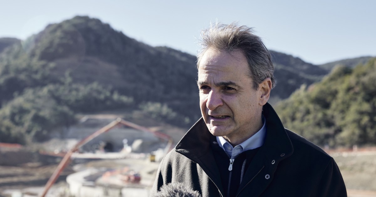 Τα μπλόκα στις εθνικές οδούς τρομάζουν την κυβέρνηση -  Δεν κάνουν πίσω οι αγρότες, αύριο η συνάντηση με τον πρωθυπουργό - εικόνα 2