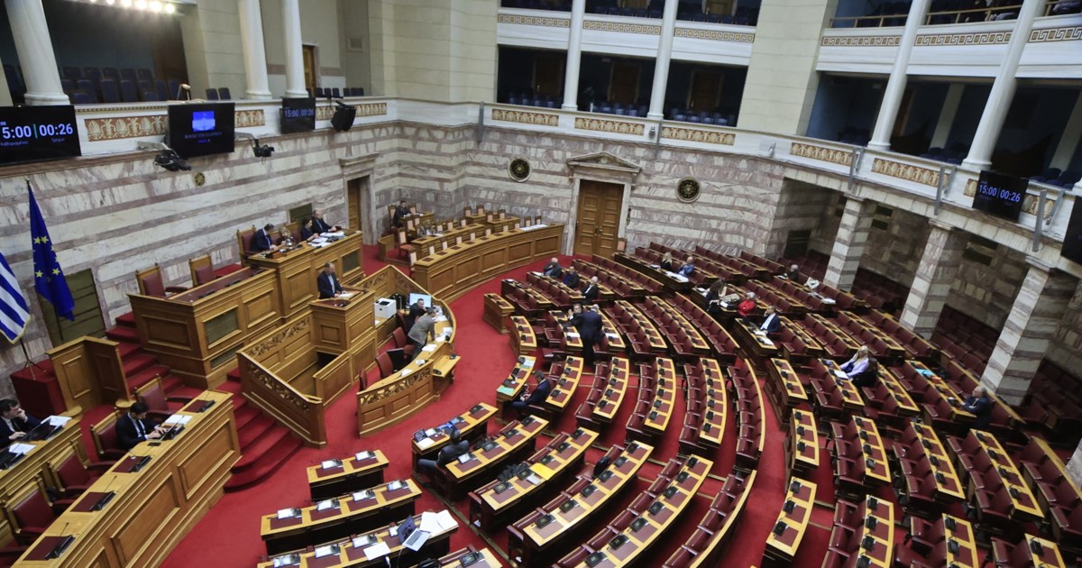 Κατώτατος μισθός: Οι αντιδράσεις κομμάτων και φορέων της αγοράς