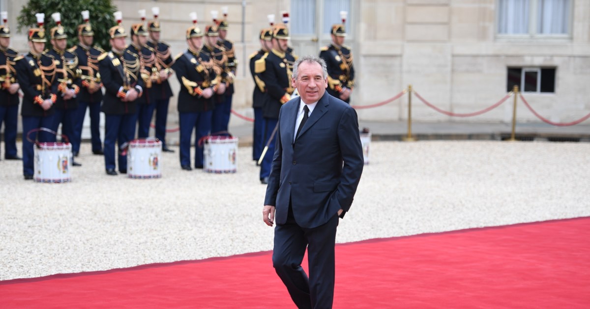 Γαλλία: Mea culpa Μακρόν για τις πρόωρες εκλογές του Ιουνίου