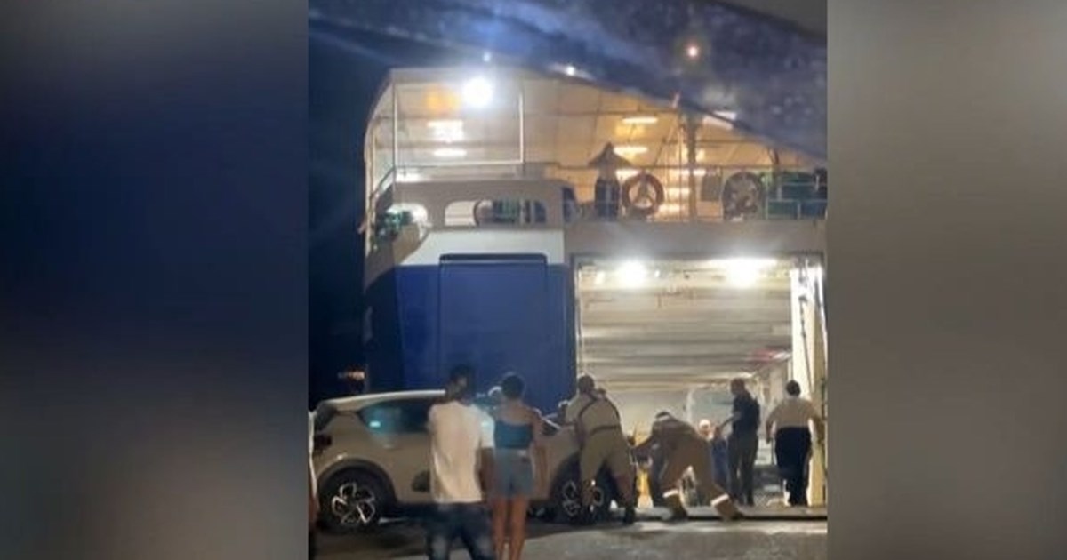 Συνελήφθη ο καπετάνιος του πλοίου στην Άνδρο που ξεκίνησε ξαφνικά ενώ είχε επιβάτες και ΙΧ στον καταπέλτη - Βίντεο σοκ