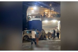 Συνελήφθη ο καπετάνιος του πλοίου στην Άνδρο που ξεκίνησε ξαφνικά ενώ είχε επιβάτες και ΙΧ στον καταπέλτη - Βίντεο σοκ
