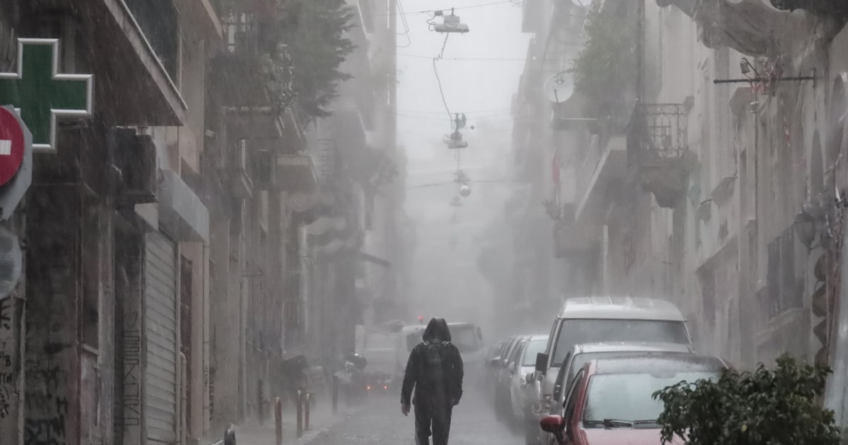 Χαλάει ο καιρός: Πού θα ξεσπάσουν έντονες καταιγίδες μέχρι αύριο το πρωί - Οι προβλέψεις των μετεωρολόγων