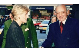 Σοκ: Περισσότερες από 200 γυναίκες καταγγέλλουν ότι κακοποιήθηκαν σεξουαλικά από τον Μοχάμεντ Αλ-Φαγέντ