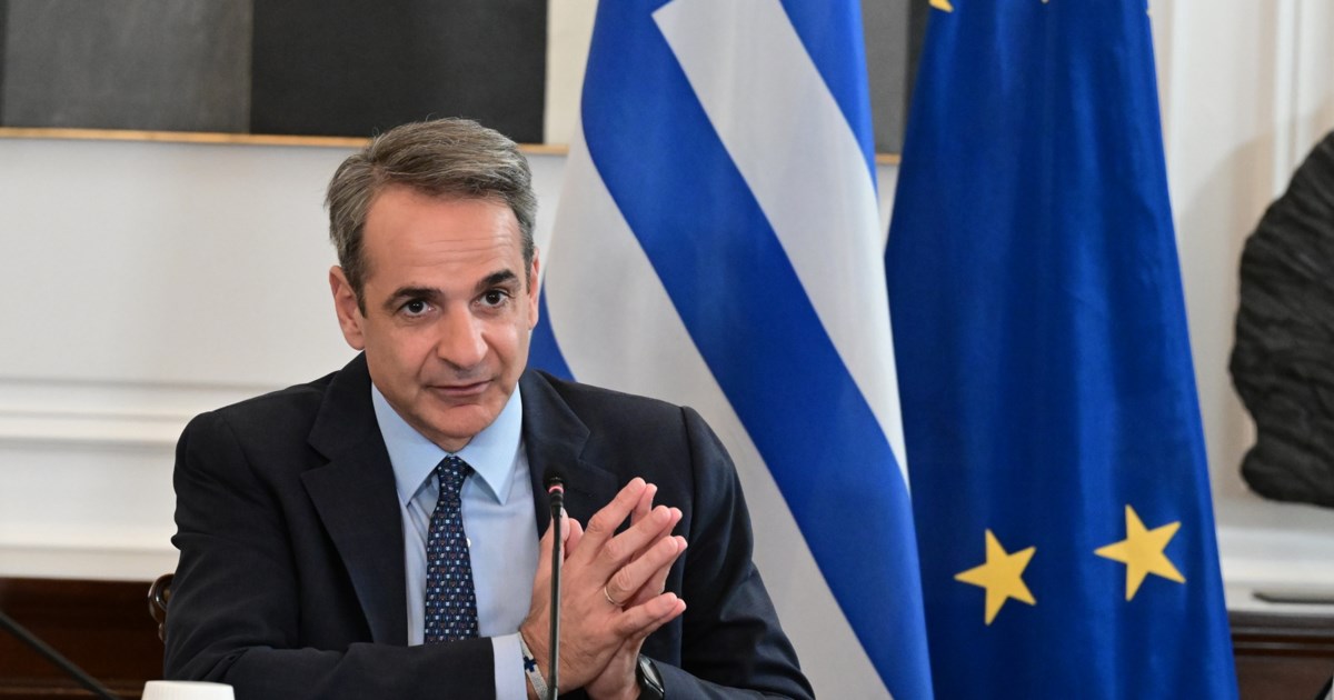 "Μοιράζει λεφτά" ο Κασσελάκης: Υπόσχεται επαναφορά 13ου και 14ου μισθού στους δημοσίους υπαλλήλους