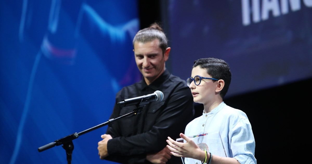 Ο Μουκουντί ανανέωσε μέχρι το 2029 με την ΑΕΚ - Το βίντεο της συμφωνίας και οι ατάκες Ηλιόπουλου