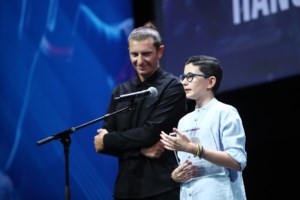 Ο Μουκουντί ανανέωσε μέχρι το 2029 με την ΑΕΚ - Το βίντεο της συμφωνίας και οι ατάκες Ηλιόπουλου