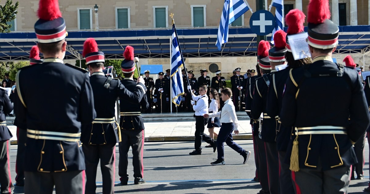 Οργή για μαθητή με αυτισμό που αποκλείστηκε από σημαιοφόρος στην παρέλαση - "Να διευρενηθούν οι ευθύνες", ζητά η ΕΣΑμεΑ
