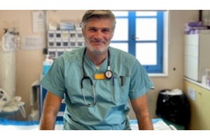 Ανακαλεί την παραίτησή του ο γιατρός της Σερίφου, Θανάσης Κοντάρης- Είχε γυρίσει από τη Σουηδία για να στηρίξει το ΕΣΥ αλλά... - εικόνα 4