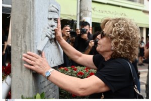 Κερατσίνι: Πορεία για τα 12 χρόνια από τη δολοφονία Φύσσα - "Κουβαλάμε τον Παύλο στους ώμους μας", δήλωσε η μητέρα του - εικόνα 5