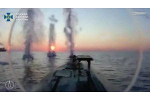 Βίντεο: Ρωσικός πύραυλος χτυπά πάρκο με πολίτες στην Ουκρανία - Η στιγμή που μητέρα καλύπτει με το σώμα το παιδί της