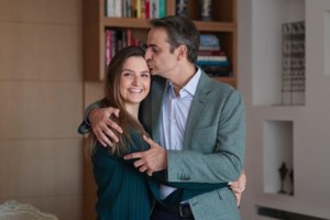 "Η ξεφτίλα δεν έχει όρια": Η οργισμένη απάντηση της Σοφίας Μητσοτάκη σε "fake news" περί ιδιαίτερης μεταχείρισης