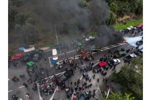 Ανυποχώρητοι οι αγρότες στα μπλόκα: "Ας έρθει η κυβέρνηση να μας συλλάβει" - Τα επόμενα βήματά τους - εικόνα 5