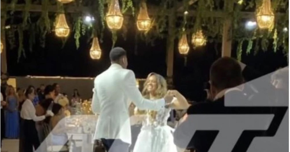 Πανζουρλισμός στην Ερμού για τα αδέρφια Αντετοκούνμπο - Συνωστισμός για ένα αυτόγραφο [βίντεο]