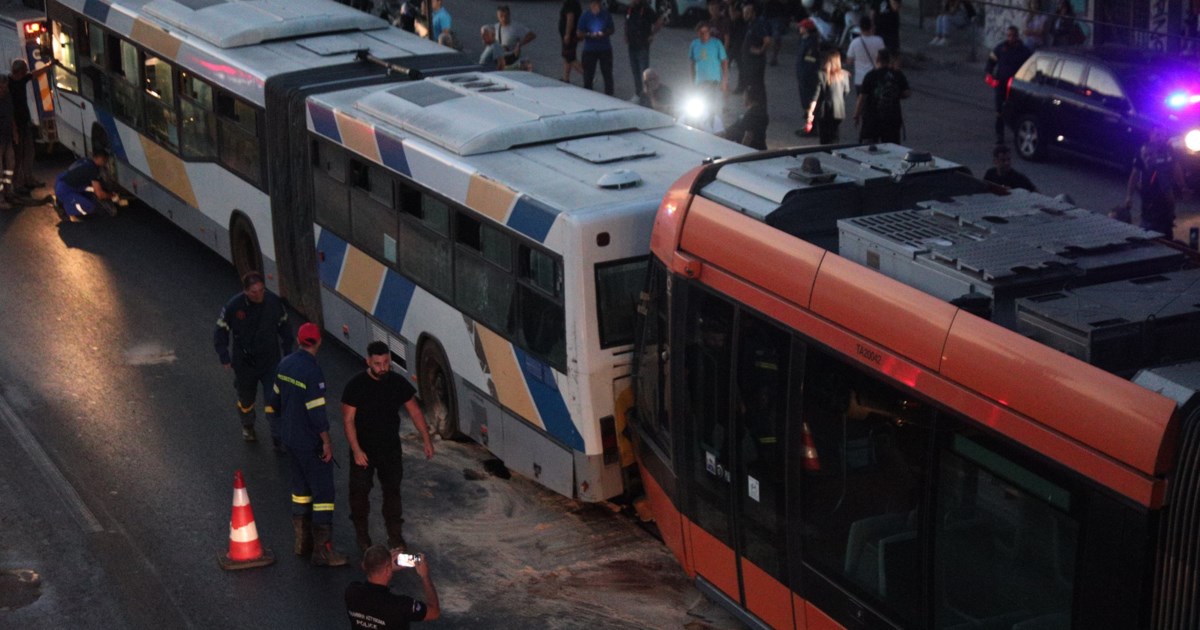 Σύγκρουση λεωφορείου με τραμ στον Πειραιά: "Ήρθε με φόρα, έπεσαν επιβάτες κάτω" - Πώς έγινε το ατύχημα [εικόνες - βίντεο] - εικόνα 3