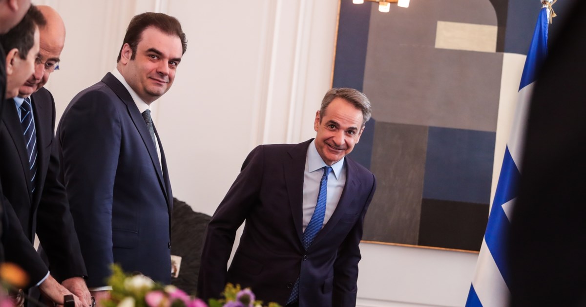 Οι εισηγήσεις για πρόωρες εκλογές (και) λόγω πολέμου - Γιατί δεν τις ακούει ο Μητσοτάκης