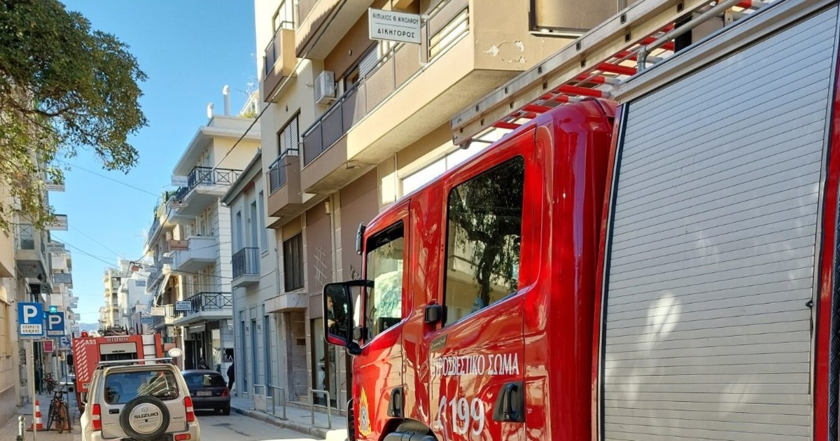 Φωτιά στην Εκάλη: Επιτόπου 3 οχήματα με 9 πυροσβέστες