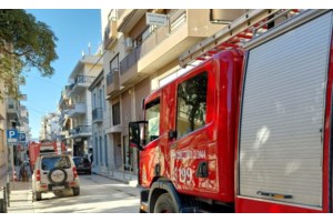 Φωτιά στην Εκάλη: Επιτόπου 3 οχήματα με 9 πυροσβέστες