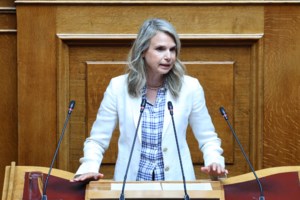 Μιλένα Αποστολάκη: Αβεβαιότητα για οφειλές, δόσεις και τόκους χιλιάδων δανειοληπτών
