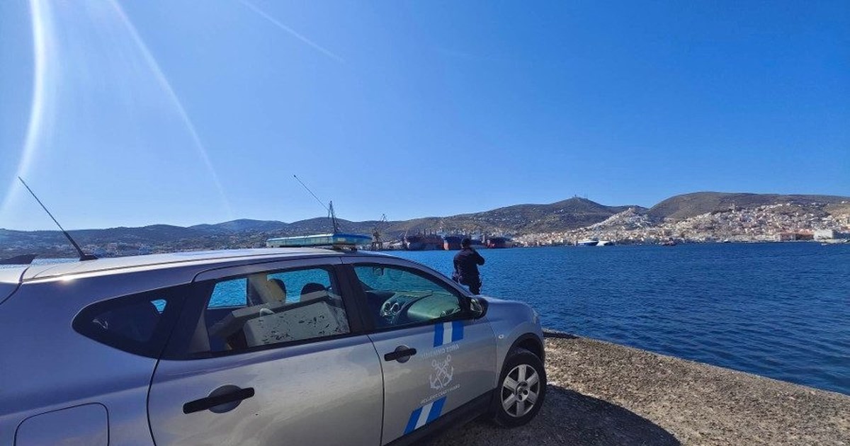 Σύρος: Σορός άνδρα εντοπίστηκε να επιπλέει στο λιμάνι [εικόνες - βίντεο] - εικόνα 2
